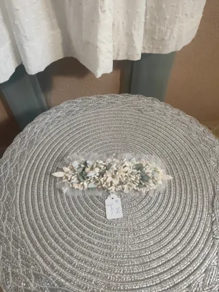 Diadema y hebilla para cintura.