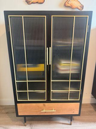 Vitrina/Librería Negra y Dorada