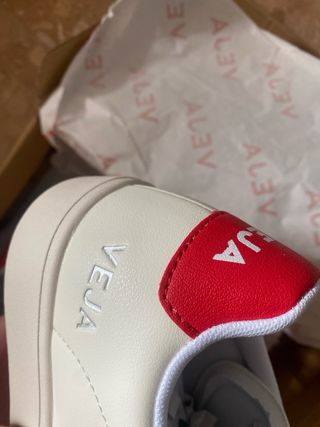 Zapatillas Veja Mujer Blancas y Rojas Nuevas
