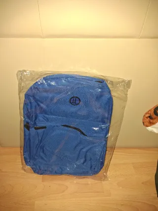 Mochila roja y azul nueva las dos van juntas