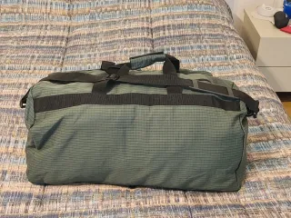 Borsa da viaggio verde militare a tracolla