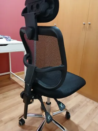 Silla ergonómica de oficina negra