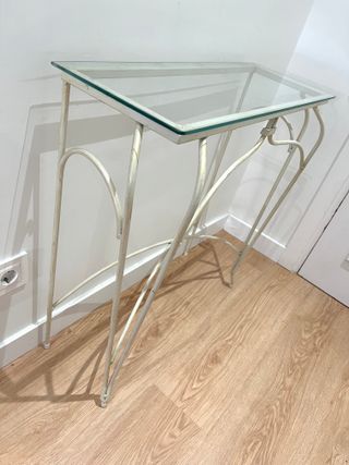 Mesita de entrada cristal y metal