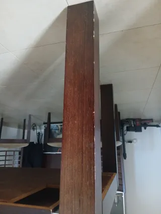 Mesa de comedor de madera oscura. 160cm x 90cm