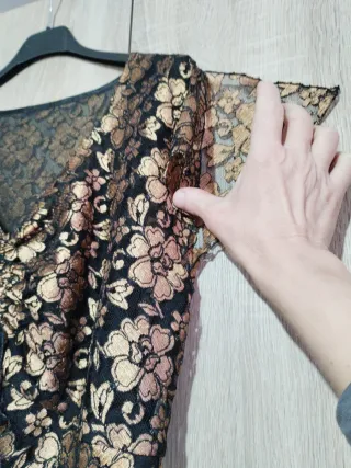 Blusa mujer encaje floral negro y dorado