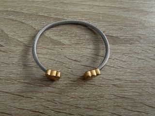 Pulsera rígida estilo cable con ositos dorados