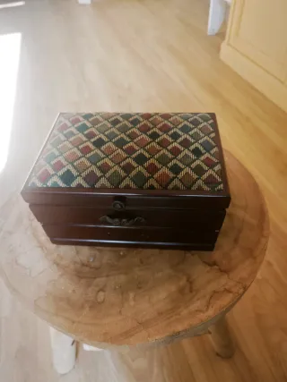 Joyero vintage con cajón y tapa