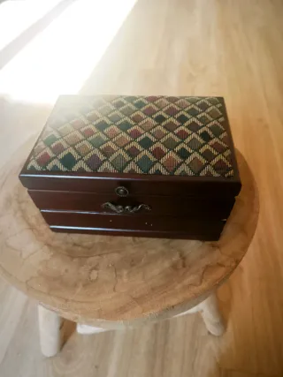 Joyero vintage con cajón y tapa