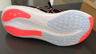 Asics Gel-Nimbus 26 Talla 45 Negro