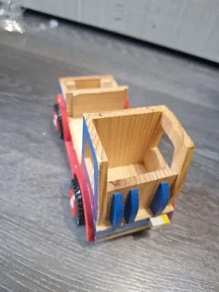 Camión de madera para niños