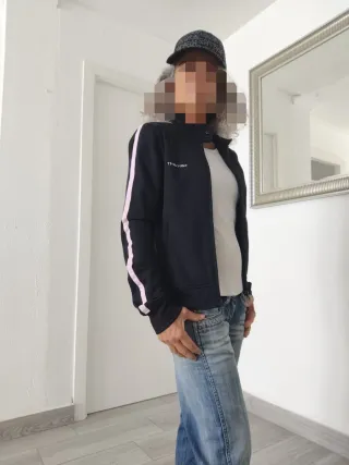 Chaqueta Carhartt Negra con Raya Rosa