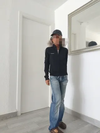 Chaqueta Carhartt Negra con Raya Rosa