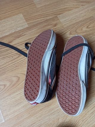 Zapatillas Vans niño negras y blancas, número 34