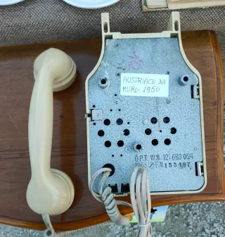 Telefono vintage a disco beige