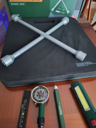 Llave de ruedas con cojín y juego de mantenimiento