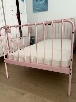 Cama extensible infantil rosa de metal