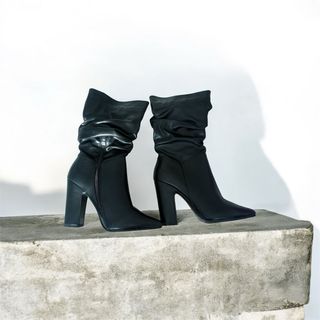 Stivaletti donna punta tacco nero