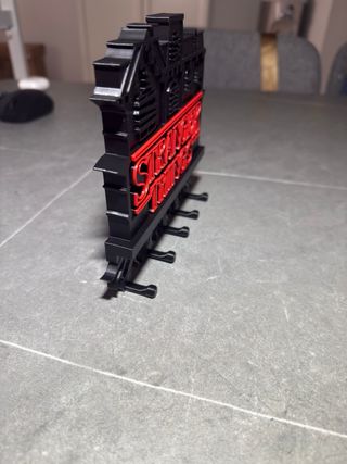 Colgador Stranger Things Casa Raíces