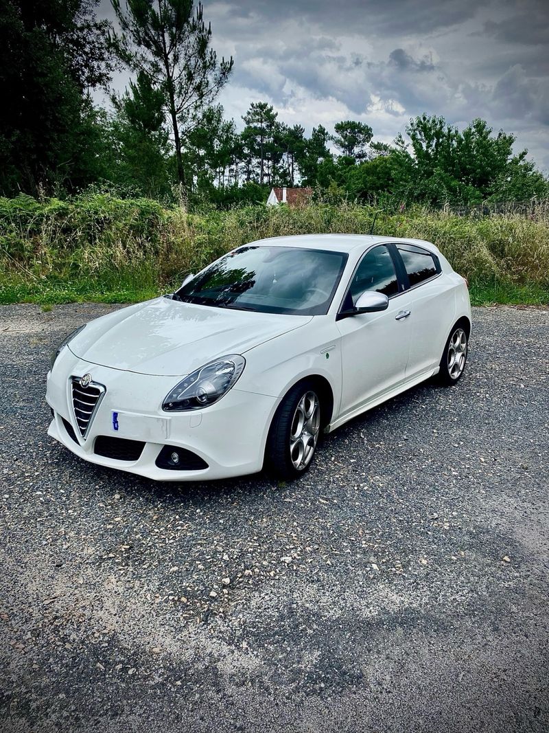 Alfa Romeo Giulietta 2011 - foto 1