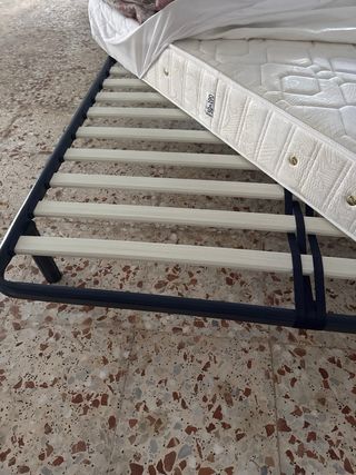 Colchón y somier 150/190 muy bien estado .