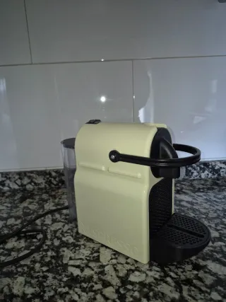 Cafetera Nespresso Beige Escucho ofertas