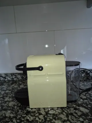 Cafetera Nespresso Beige Escucho ofertas