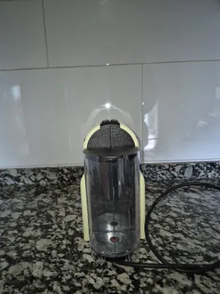 Cafetera Nespresso Beige Escucho ofertas