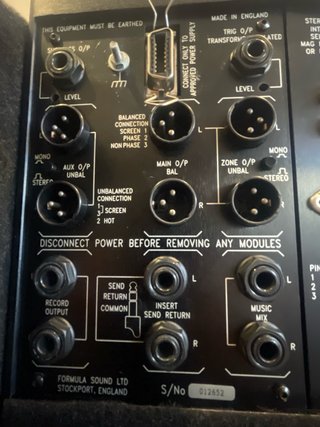 Mesa de mezclas Formula Sound PM90