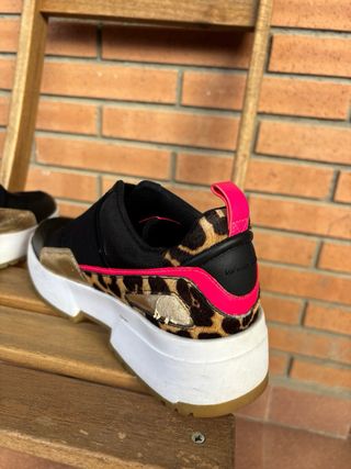 Zapatillas Michael Kors Negras y Doradas