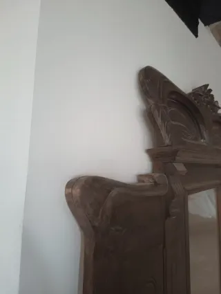 Mueble recibidor antiguo con espejo