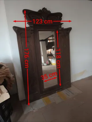 Mueble recibidor antiguo con espejo