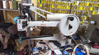 Máquina de coser industrial Claes