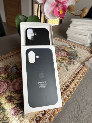 Cover iPhone 16 Pelle Nera MagSafe