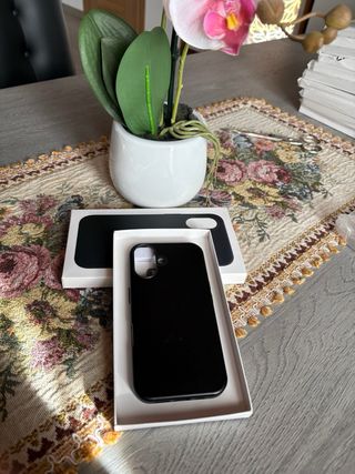 Cover iPhone 16 Pelle Nera MagSafe