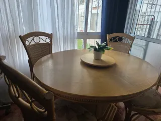 Comedor completo con sillas