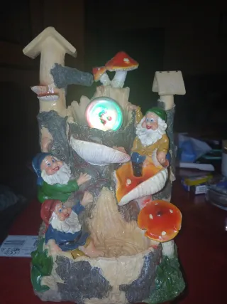 figura/fuente para jardín con luz