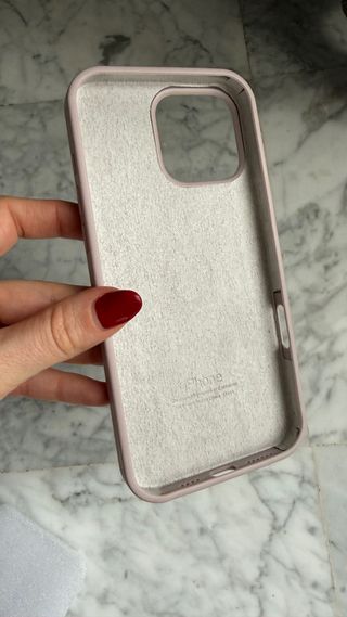 Funda iPhone 16 Pro Max Lila Goma.