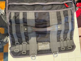 Maleta/bolsa Oakley negra y gris