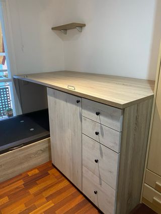 Mueble de habitación con cama y cajones