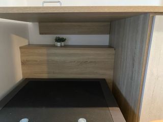 Mueble de habitación con cama y cajones