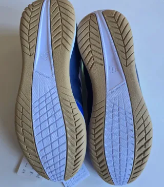 Botas Adidas de fútbol sala sin estrenar. Talla 38