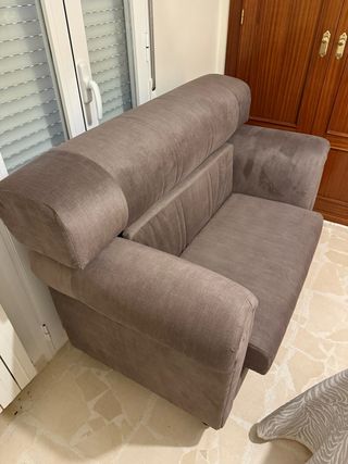 Sofá de tela beige y marrón