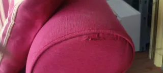 Sofa de 2 plazas rojo y beige