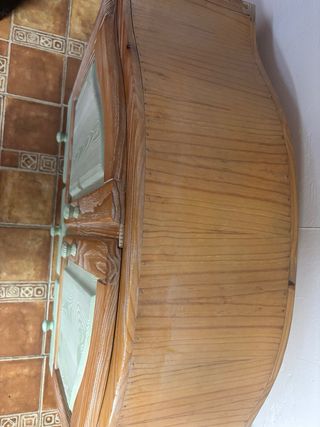 Mueble rústico de pino chorreado.