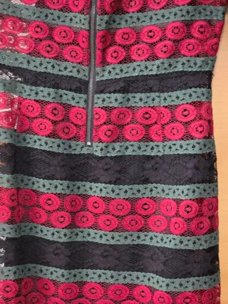 Vestido fiesta encaje negro, verde y rojo