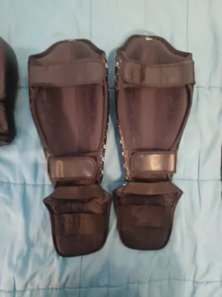 Guantes y espinilleras Fairtex negros