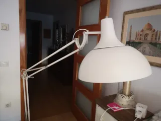 Lámpara de pie blanca