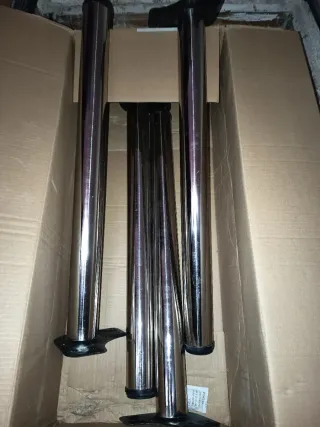Patas de acero regulables de 70cm.