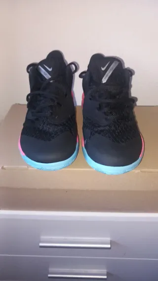 Zapatillas Nike Hypercourt deportivos sin usar