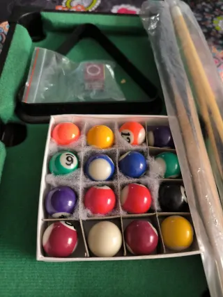 Mini billar con bolas y tacos